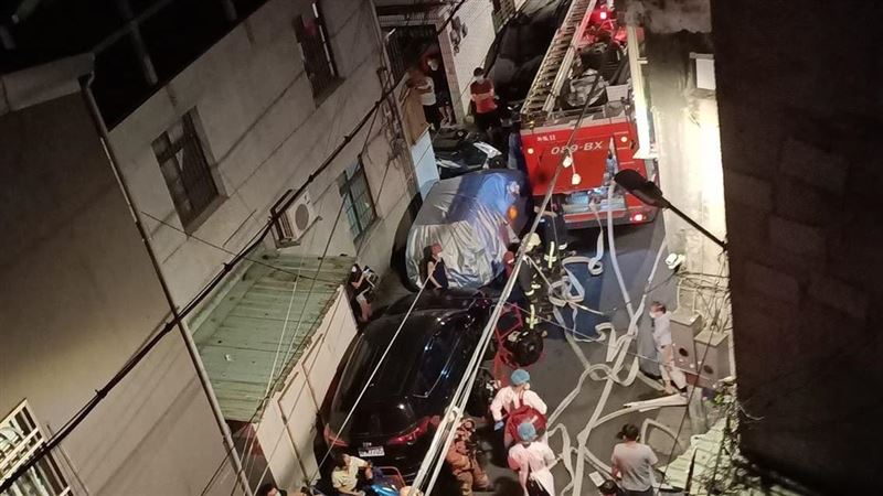 民宅凌晨火警…消防車因巷弄太小難進