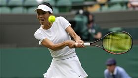 ▲謝淑薇和比利時女將梅丹斯（Elise Mertens）闖進溫網女雙8強。（圖／美聯社／達志影像）