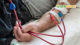 游淨惠醫師說明，對於血糖控制不佳的患者來說，及早使用胰島素反而有助於加強血糖控制，遠離洗腎的結局。