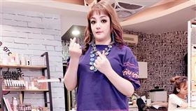 凌威威揭露疫情接客現況。（圖／翻攝臉書）