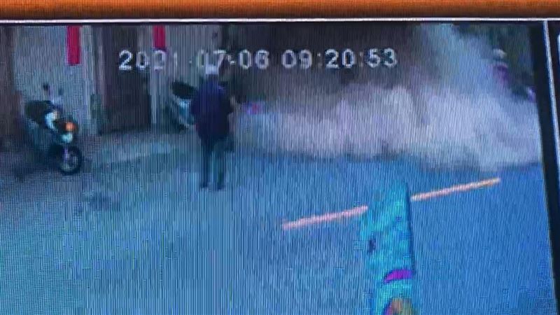 崩塌瞬間！房東車一開、潭子民宅秒垮