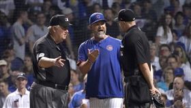 ▲芝加哥小熊總教練David Ross抗議好壞球判決被驅逐出場。（圖／美聯社／達志影像）