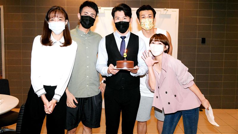 方塊肌視訊激露　天驕男神竟50歲了