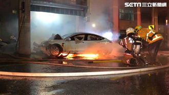 新／台南特斯拉自撞火燒車　駕駛命危