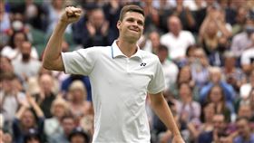 ▲胡爾卡奇（Hubert Hurkacz）爆冷晉級溫網8強。（圖／美聯社／達志影像）