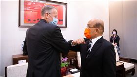 行政院長蘇貞昌接見美國在台協會台北辦事處(AIT)處長酈英傑。（圖／行政院提供)