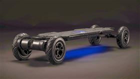 ▲Evolve Hadean Carbon全地形碳纖維電動滑板。（圖／翻攝Evolve網站）