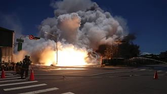 新／小港工廠爆炸！烈焰沖天民眾急逃