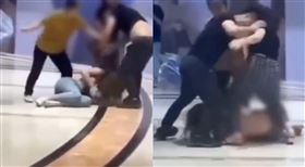 男爽帶小三逛街「巧遇老婆」！當場格鬥式爆打　她被扒光上衣示眾（圖／翻攝自微博）