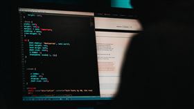 日本網路安全戰略本部7日通過新版網路安全戰略方針草案，其中首度點名中國、俄羅斯與北韓疑涉網攻行為。（示意圖／翻攝自Unsplash圖庫）
