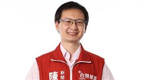 台灣基進中央黨部新聞部副主任陳子瑜分析指出，因為日本原著中，這五個原型人物正是一群廢物（圖／翻攝自陳子瑜臉書）
