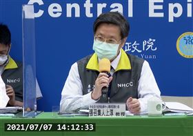 張上淳日前因「沒簽DNR（不施行心肺復甦術）可能救回」一句話引發爭議，為此，張上淳今（7）天在指揮中心記者會致歉（圖／翻攝自Icu醫生陳志金臉書）
