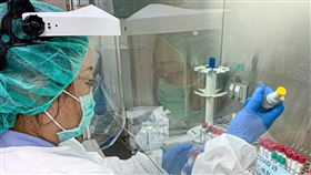 屏東10天採萬人全陰！潘孟安深夜千字謝醫護：這仗輸不起（圖／翻攝自潘孟安臉書）