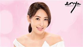 賈永婕與大女兒安安、小女兒小羽拍攝雜誌。（圖／ENYA FASHION QUEEN時尚女王提供）