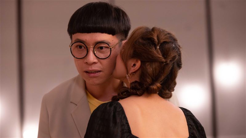 粉絲瘋狂獻吻　男星爽到被強姦的感覺