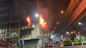 三重一棟公寓深夜傳出火警。（示意圖／pixabay）