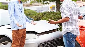 孫男和謝男發生行車糾紛，不滿撂人持開山刀和空氣槍到場。（示意圖、非當事者／pixabay）