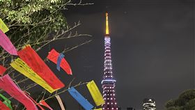 日人七夕許願  有人寫盼疫情早日平息在日本，七夕是個向天神許願的日子。很多民眾會將許願卡、吊飾掛在許願竹上。圖為東京增上寺旁的芝公園就設有讓民眾掛許願卡的竹子，有民眾寫著「盼疫情早日平息」。中央社記者楊明珠東京攝  110年7月7日