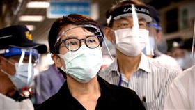 台北市副市長黃珊珊7日晚間貼出一張圖表說明，她強調，以發病日來看，台北市的疫情趨勢逐步往下走（圖／翻攝自黃珊珊臉書）
