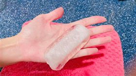 姐夫的飛機杯？洗衣機掏出軟Q「圓筒物」　真相曝光網笑翻（圖／翻攝自爆廢公社）