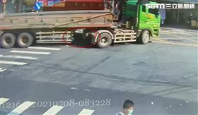 女行員,砂石車,命危,中和,翻攝畫面