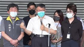 衛生福利部長陳時中、台北市長柯文哲視察台北市環南市場。（圖／翻攝中央流行疫情指揮中心直播）