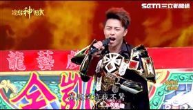 ▲余凱揚在比賽中融合傳統布袋戲台的演出。（圖／寶島神很大）