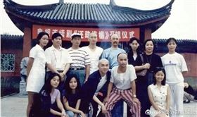 《還珠格格》25年前開機照曝！趙薇神凍齡　她顏值差最多▲（圖／翻攝自外賣小哥金城武微博）