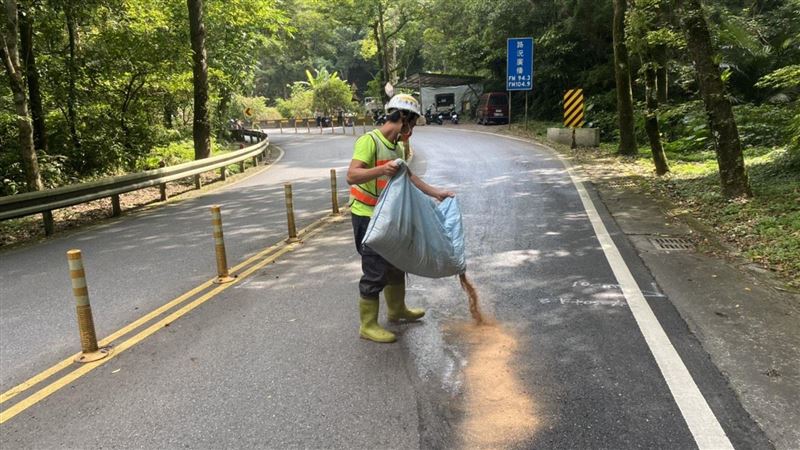 北宜3騎士自摔　竟是「蜂蜜」惹的禍