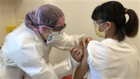 接種(恩主公醫院提供)