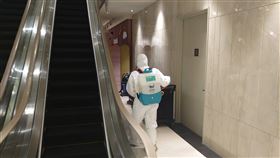 微風信義有專櫃人員確診，今（10）日休館一天並進行全館清潔消毒。（圖／微風提供）