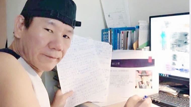 趙傳攻讀碩士趕期末　曝11張千字文
