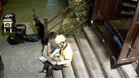 工程師,外送員,酒吧,加班,代碼（圖／翻攝自微博官方YT）