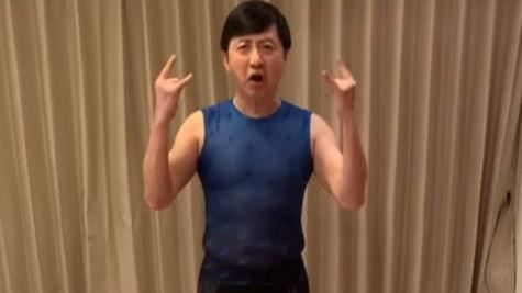 庾澄慶宅家中運動　半透明緊身衣凸起