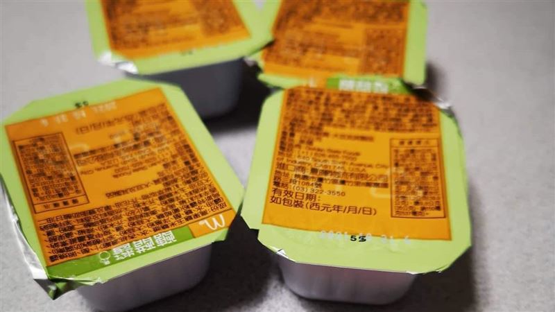 惡整奧客！麥當勞員工拿糖醋醬淋飲料