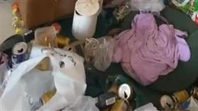 ▲房東拍下漂亮小姐留下的滿屋子垃圾。（圖／翻攝自微信影片）