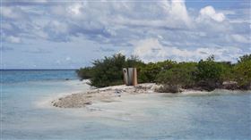 無人島 英文https://www.flickr.com/photos/kit4na/6969471560/in/photolist-bBSn5L-oTrfmd-24mRfWN-23A9TdS-txR3Cu-wzwMhD-BAKRW2-F4Qi6b-A5HsTq-TVCtEp-JeWdJi-gU752N-u4SfAy-p91fvY-ACitKU-CqLaDF-paDMmv-ACfij9-v4F3f