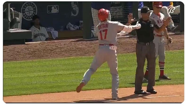 相視而笑！大谷強襲安打差點撞上裁判
