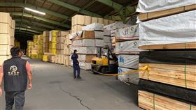 大雅木材工廠工安意外，工人堆高機上被木材壓死