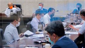 行政院長蘇貞昌12日上午召開擴大防疫會議。（圖／行政院提供)