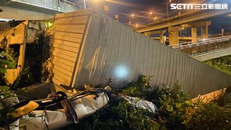 台64線物流車墜落路面　駕駛命危