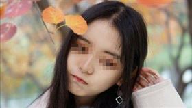 無視疫情？正妹闖實習醫男友值班室　假冒護理師「拔尿管」。當事正妹。（圖／翻攝自微博美好的小姐姐們）