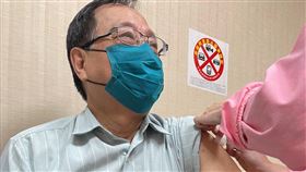 前全國公務人員協會理事長李來希今（13）天也去施打疫苗，但他坦言，心情複雜腦門空白（圖／翻攝自李來希臉書）