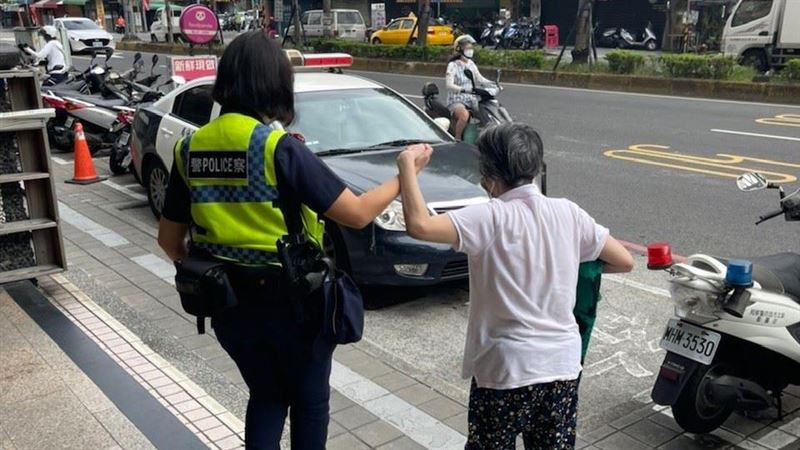 老婦迷途誤上國道　驚喊：我要回家！