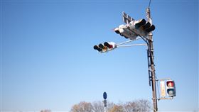 號誌桿https://www.flickr.com/photos/ren-ka/4208518496/in/photolist-7pTKVJ-CKz8Gd-67yXth-jSBPNV-9fJHeK-HxHfXf-629HYt-8awhq-sWsnS-dZUtt7-jSBPZM-HxHme7-mWZpzb-hTu8Z1-D13Ud2-4TkKMW-4k9HRC-8F3PFH-8K7GM5-aG6f7