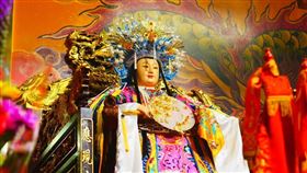 ▲妙應仙妃換新衣後。（圖／翻攝自 大溪鳳山寺廣澤宮.桃聯廣澤會舘（桃園市廣澤文化藝陣促進交流協會.聖行民俗技藝團）臉書粉絲專頁）