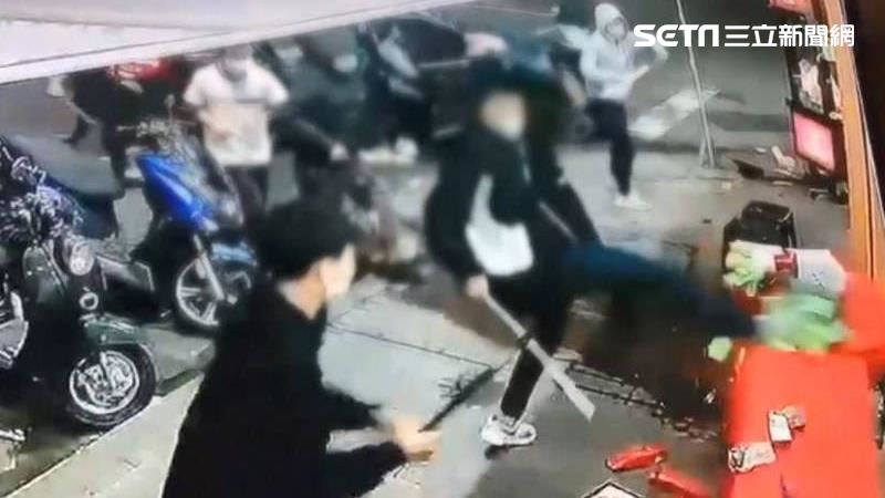 兄弟愛上同1女！談判破裂弟爆走砸店