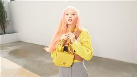 泫雅擔任LOEWE全球品牌大使。（圖／品牌提供）