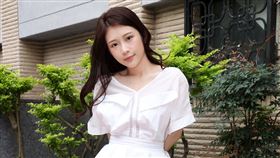 雞排妹鄭家純三立新聞網專訪。（記者邱榮吉/攝影）