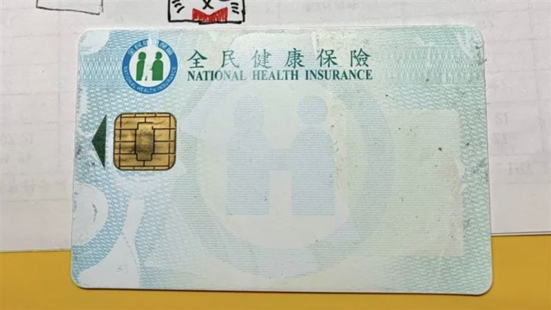 搶登記疫苗！她健保卡「全空白」傻了